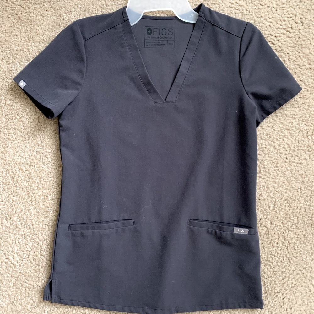 FIGS Casma Three Pocket Scrub Top
